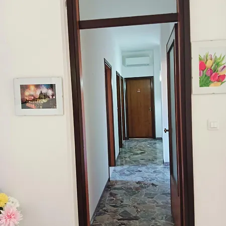 Aaron Apartman *